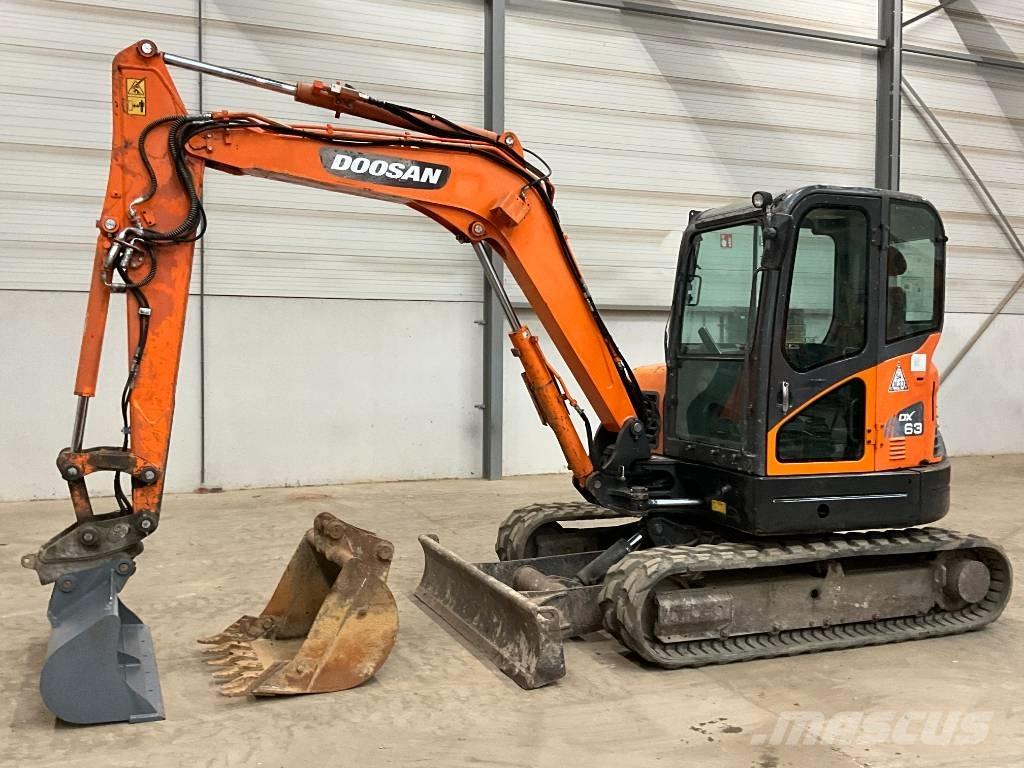 Doosan DX 63-3 소형 굴삭기 7톤 미만