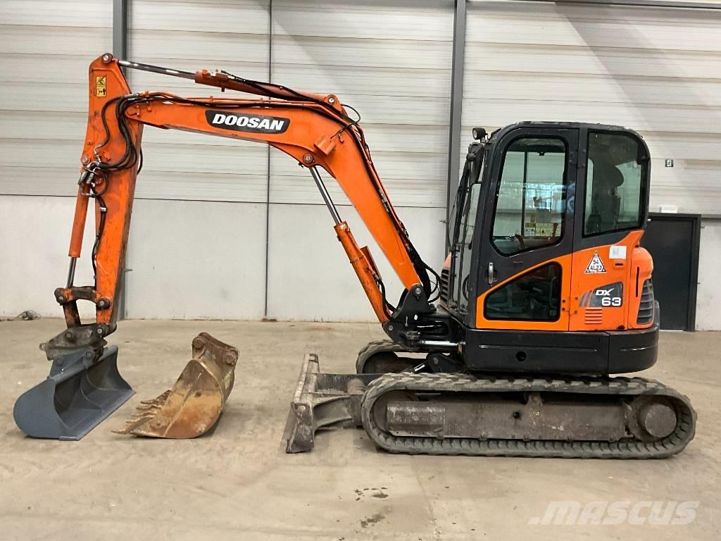 Doosan DX 63-3 소형 굴삭기 7톤 미만