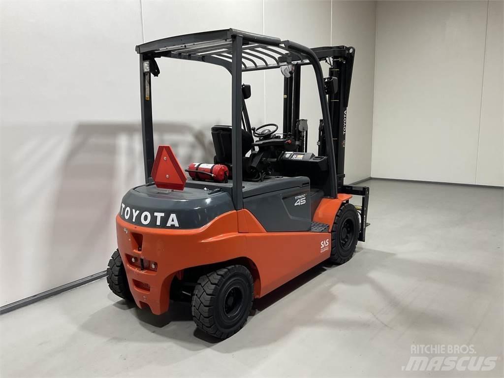 Toyota 8FBMT45 전동 지게차