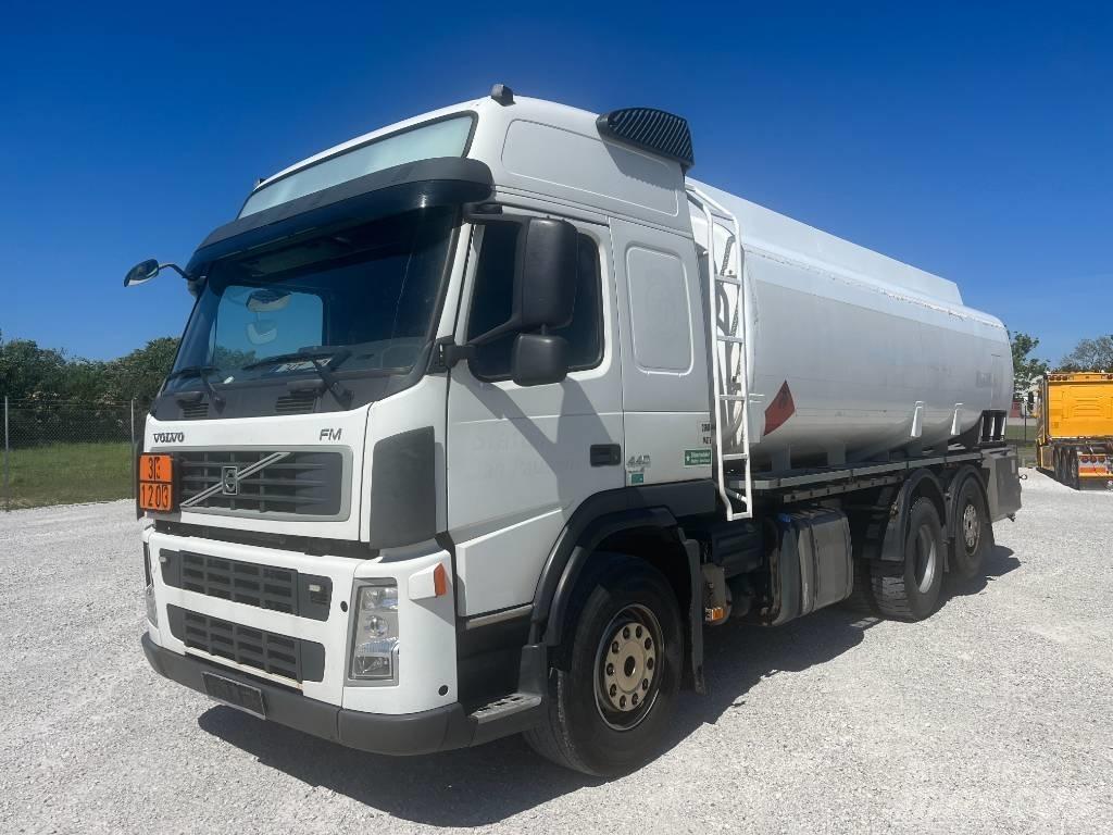 Volvo FM 440 탱커 트럭
