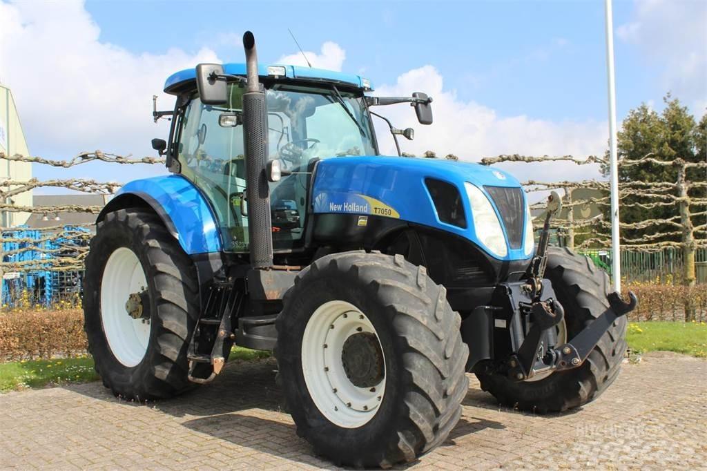 New Holland T7050 트랙터