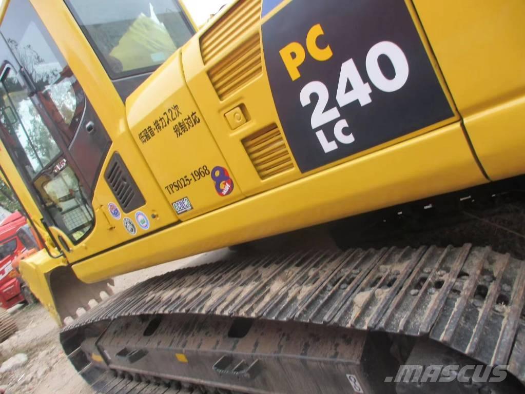 Komatsu PC 240 대형 굴삭기 29톤 이상