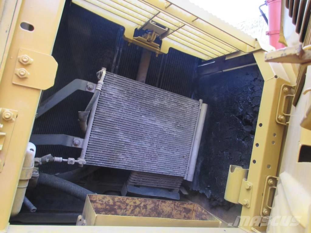 Komatsu PC 240 대형 굴삭기 29톤 이상