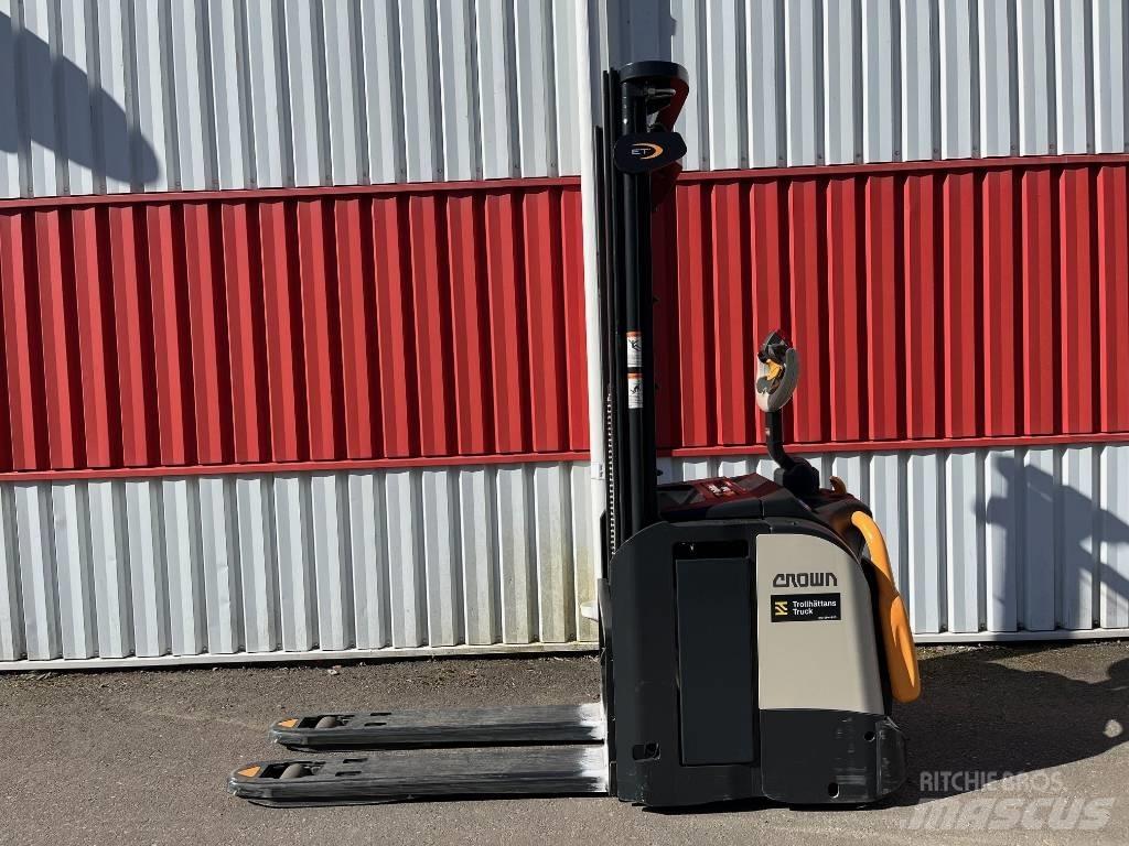 Crown ETi40001,2 포크리프트