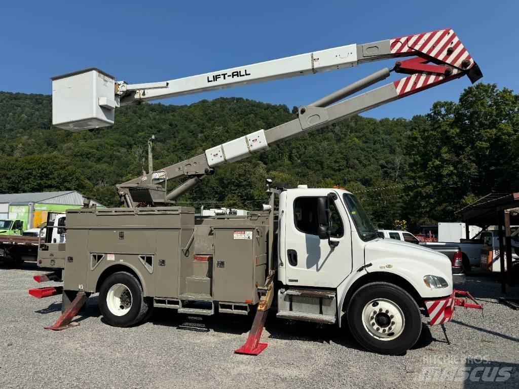 Freightliner M2 트럭 탑재 고소작업대