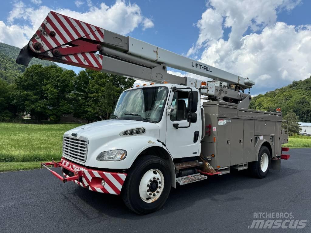 Freightliner M2 트럭 탑재 고소작업대