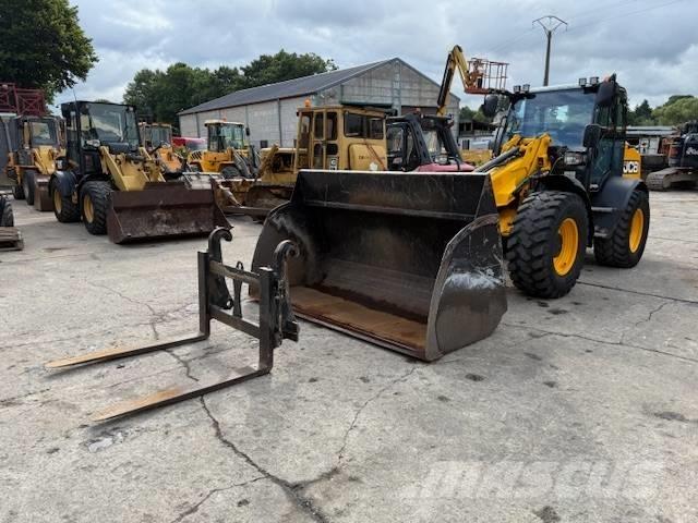 JCB TM 320 S 텔러 핸들러
