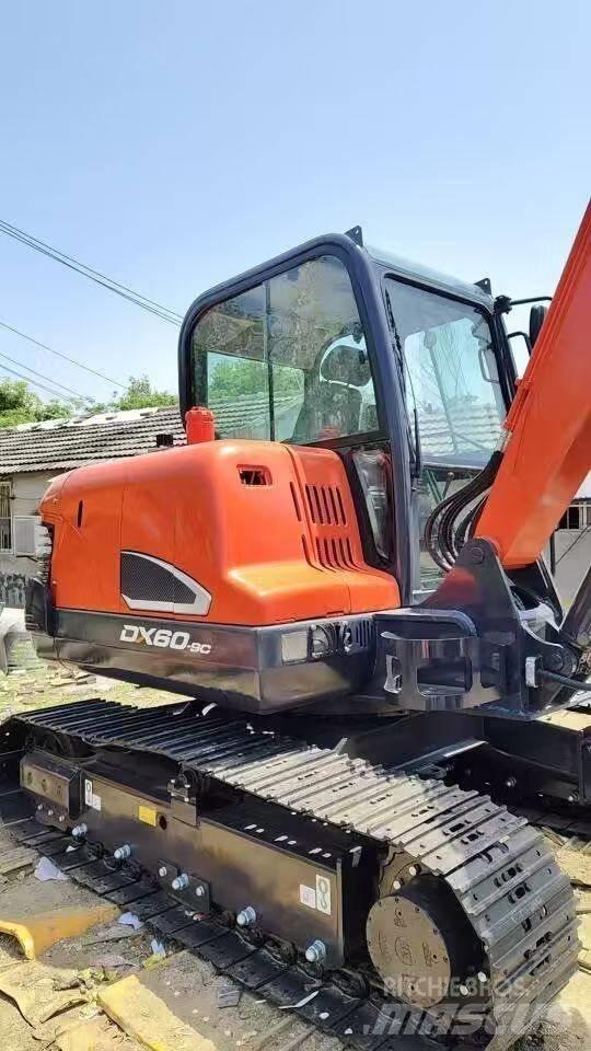 Doosan DX 60 대형 굴삭기 29톤 이상