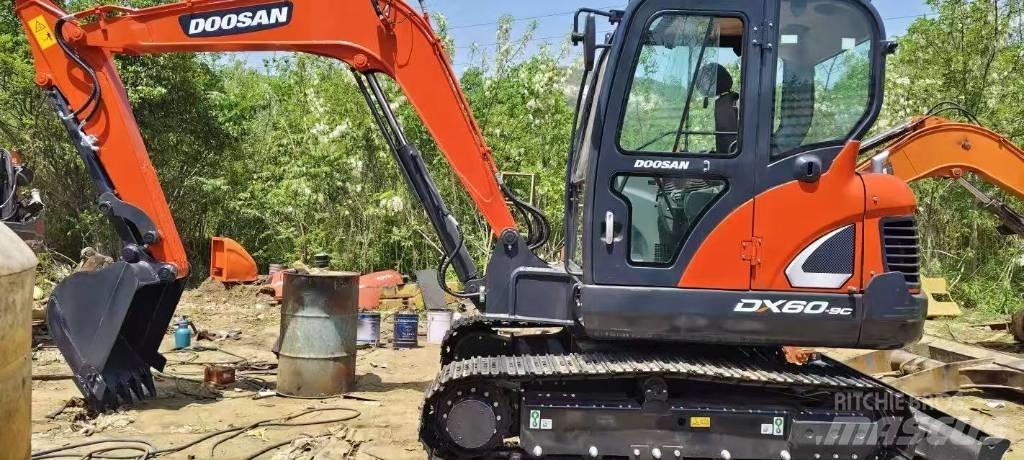 Doosan DX 60 대형 굴삭기 29톤 이상