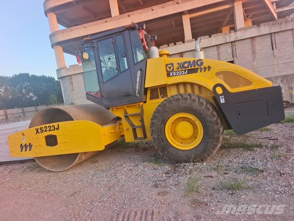 XCMG XS 223J 싱글 드럼 롤러
