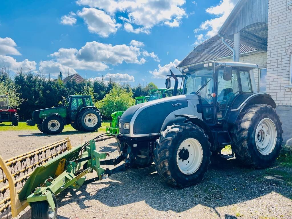 Valtra T 121 트랙터