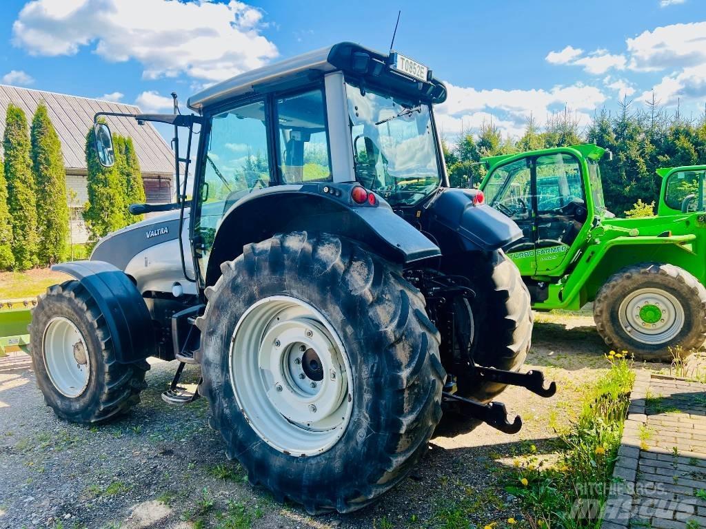 Valtra T 121 트랙터