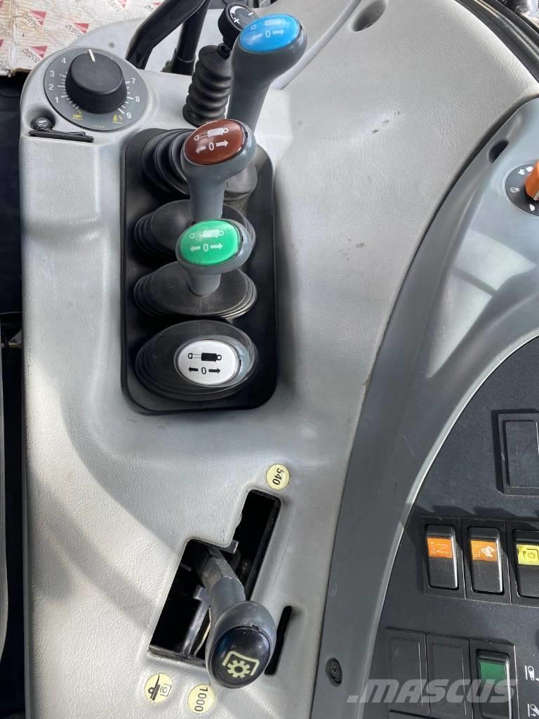 Valtra T 121 HT 트랙터