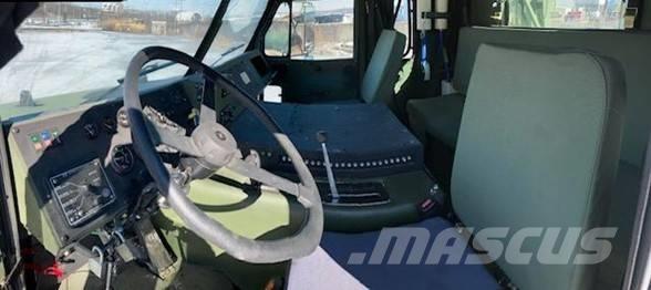 Oshkosh M1070 트랙터 유닛