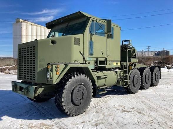 Oshkosh M1070 트랙터 유닛