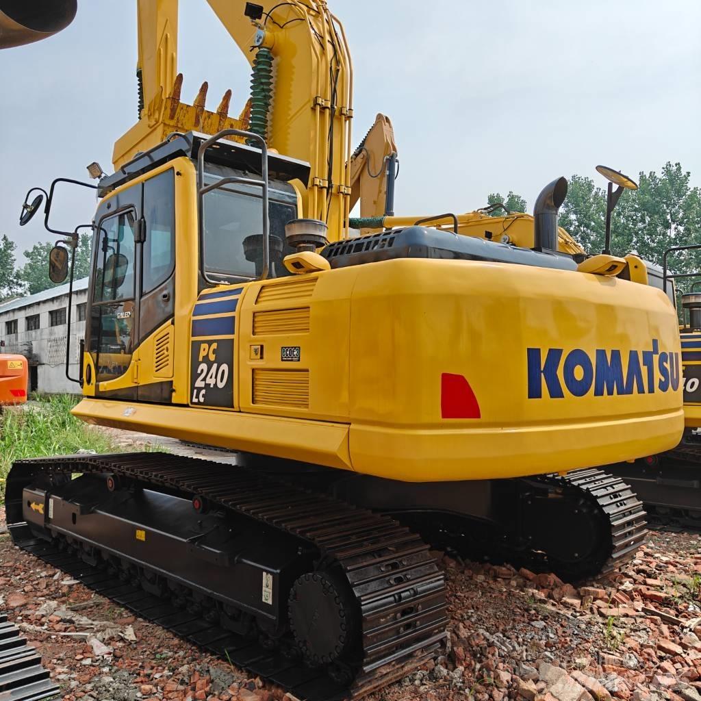 Komatsu 240-8 대형 굴삭기 29톤 이상