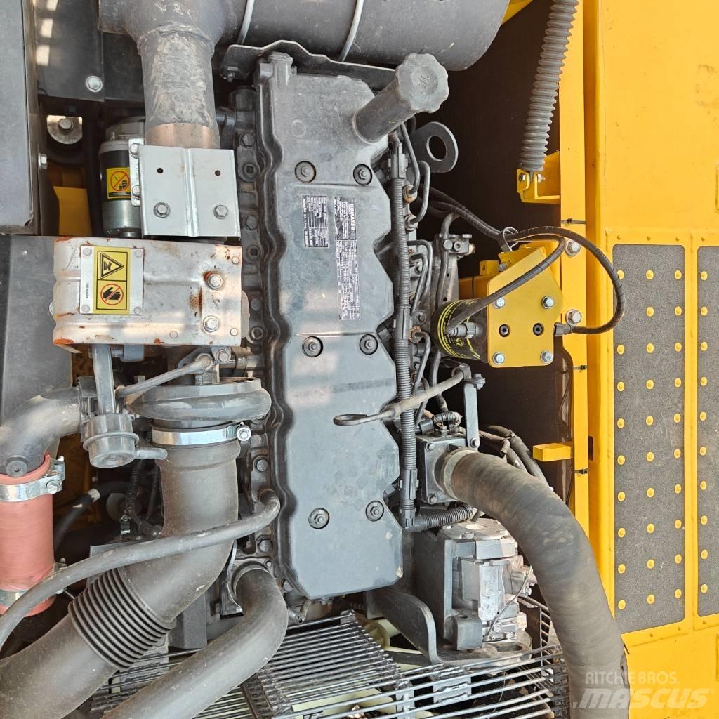 Komatsu 240-8 대형 굴삭기 29톤 이상