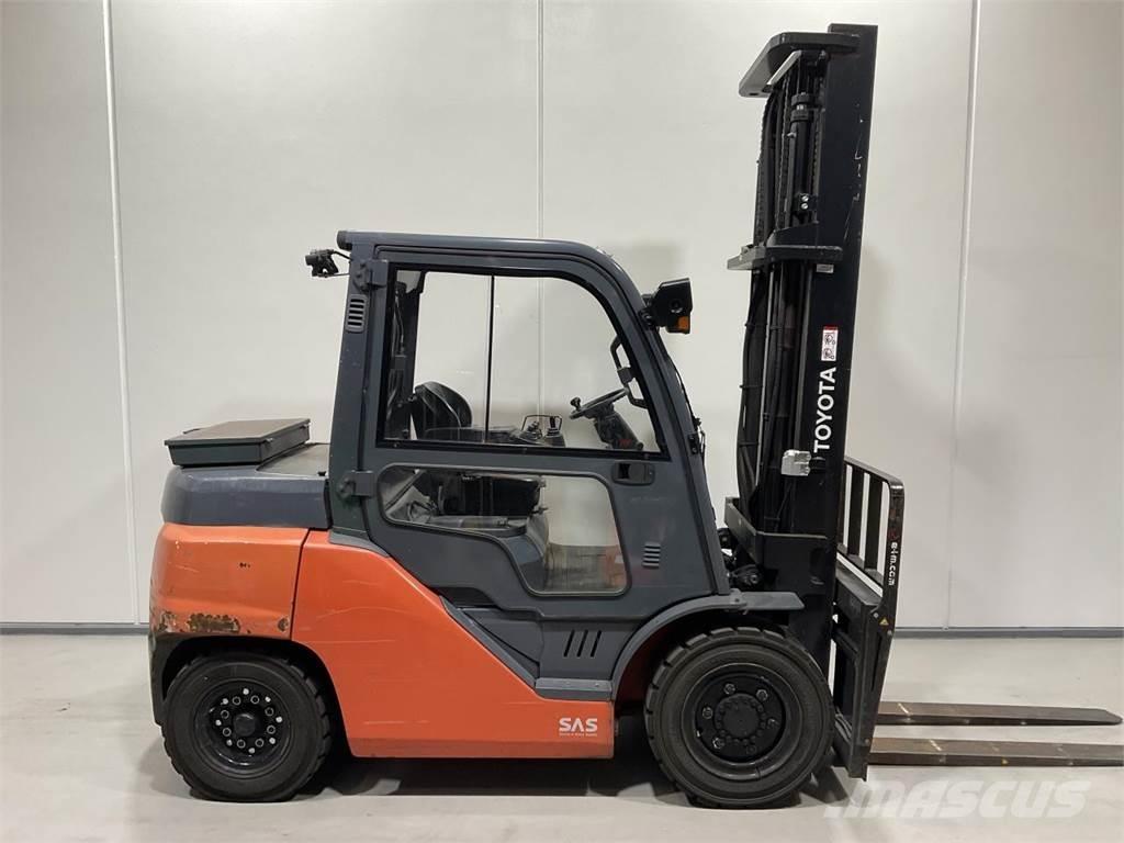 Toyota 40-8FD40N 디젤 지게차