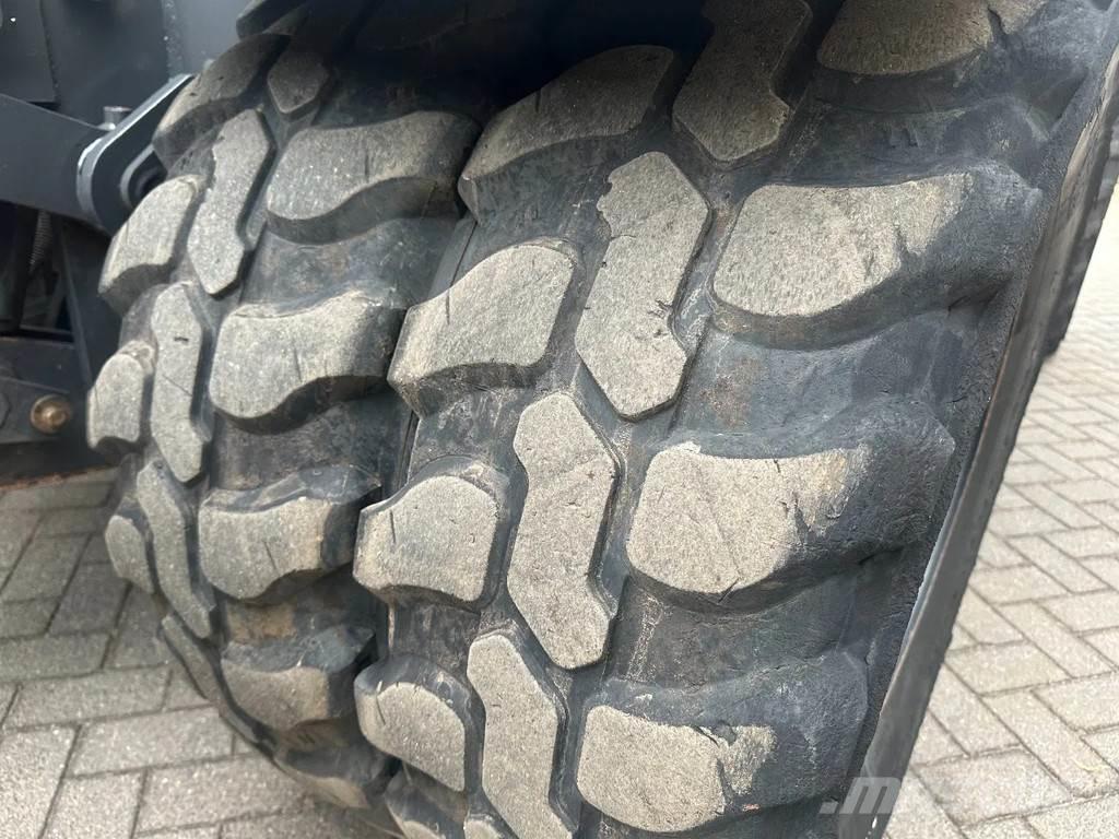 Doosan DX140W-5  휠 굴삭기