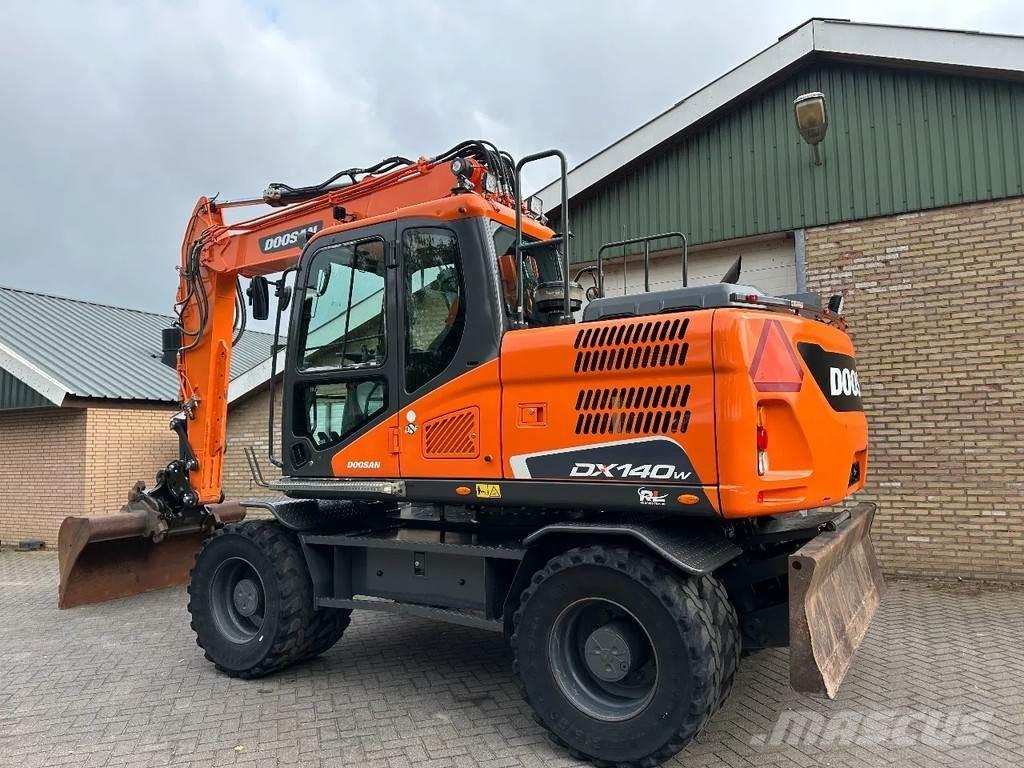 Doosan DX140W-5  휠 굴삭기
