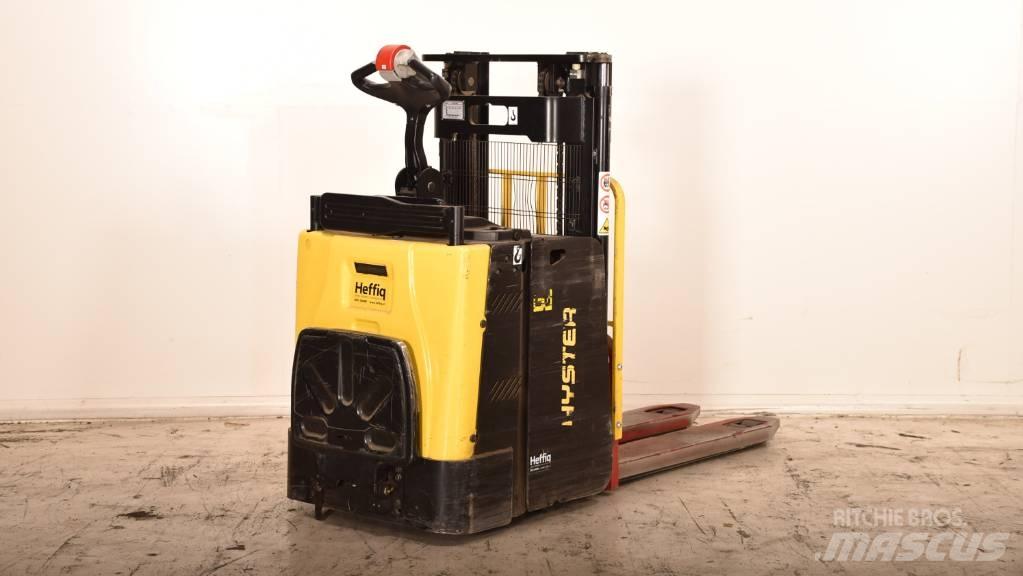 Hyster P2.0SD 로우 리프터(승강대 포함)