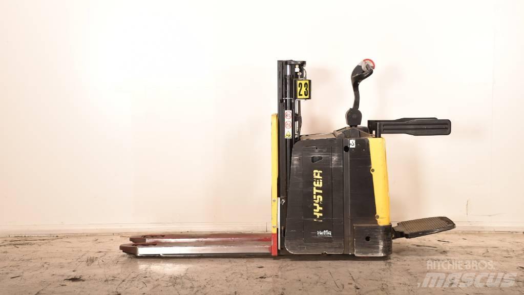 Hyster P2.0SD 로우 리프터(승강대 포함)