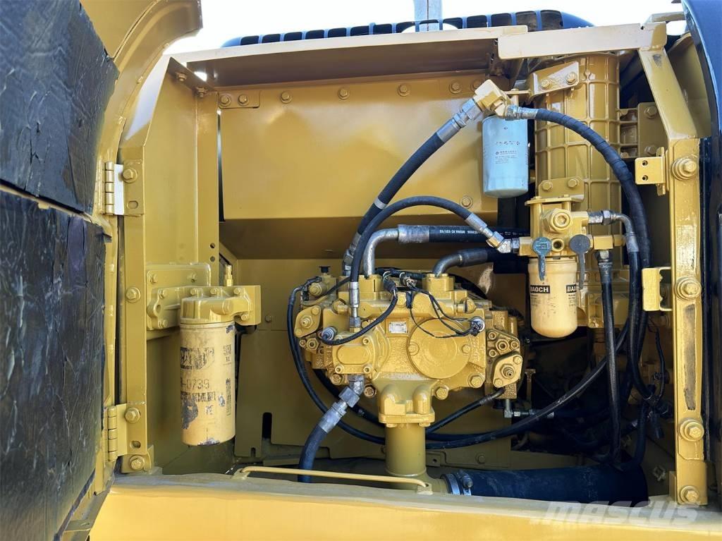 CAT 320D 대형 굴삭기 29톤 이상