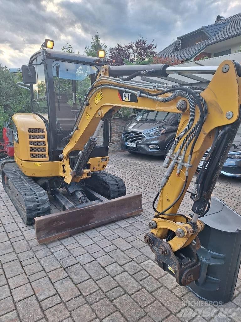 CAT 302.7 D CR 소형 굴삭기 7톤 미만