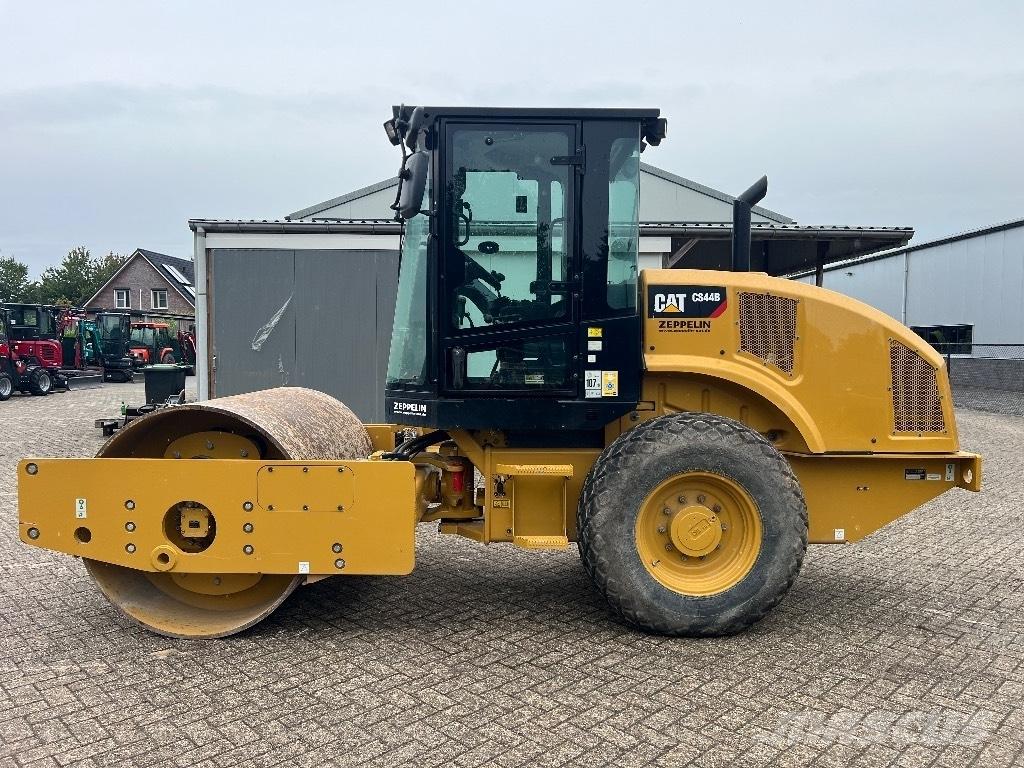CAT CS44B - CS 44 B 싱글 드럼 롤러