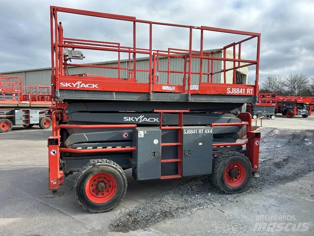 SkyJack SJ 8841 RT 가위형 리프트