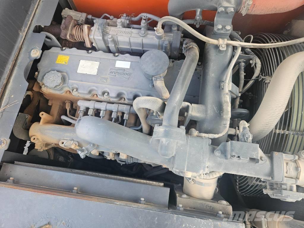 Doosan DX210WA  휠 굴삭기