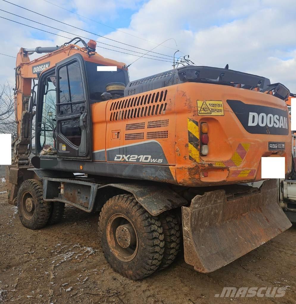 Doosan DX210WA  휠 굴삭기