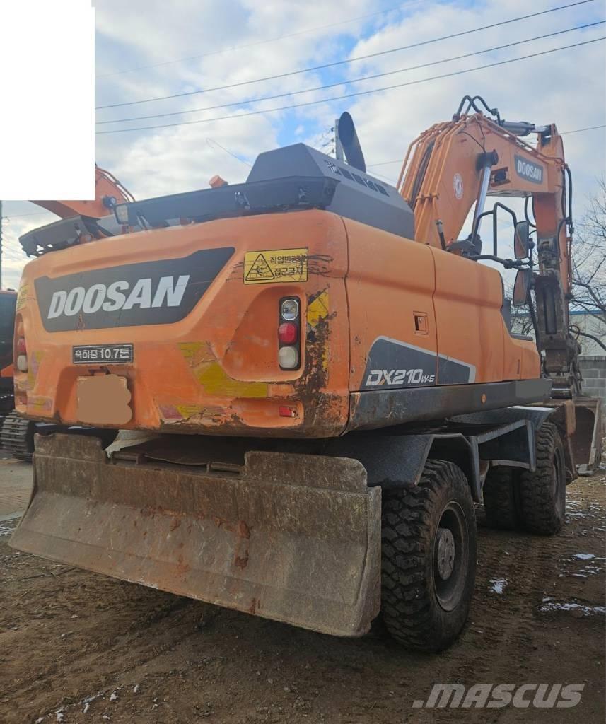 Doosan DX210WA  휠 굴삭기
