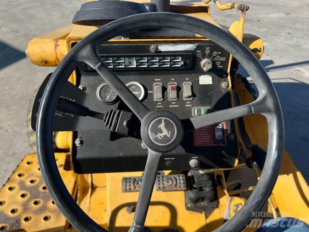 John Deere 210 LE 프론트 로더 및 굴착기