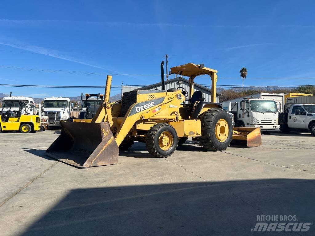 John Deere 210 LE 프론트 로더 및 굴착기