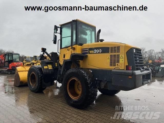 Komatsu WA 200  휠로우더