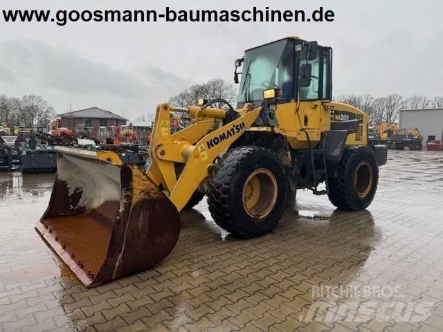 Komatsu WA 200  휠로우더