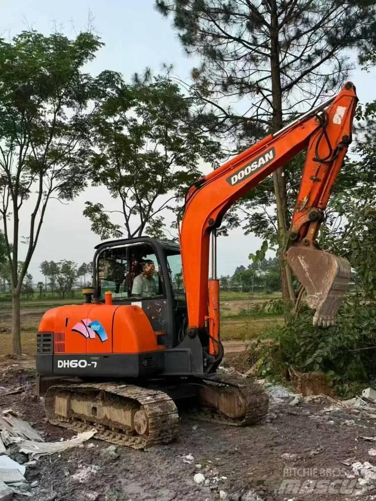 Doosan DH 60-7 소형 굴삭기 7톤 미만