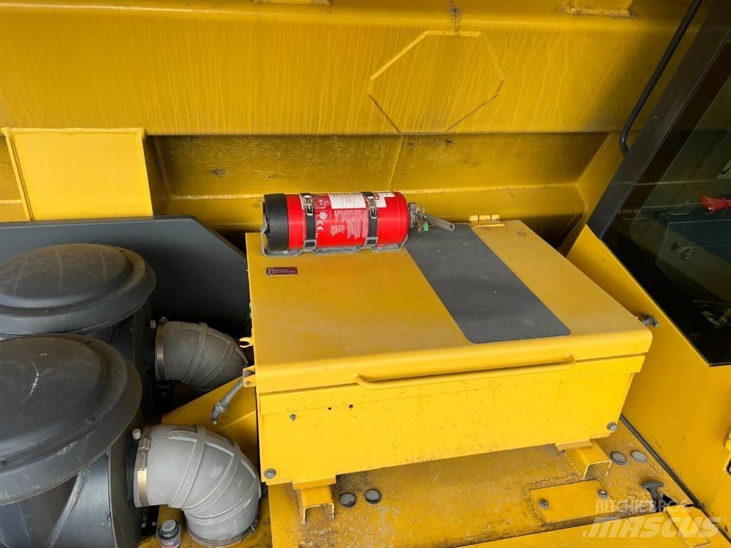 Komatsu 605-7 초대형 덤프 트럭