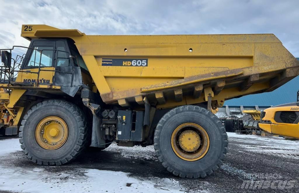 Komatsu 605-7 초대형 덤프 트럭