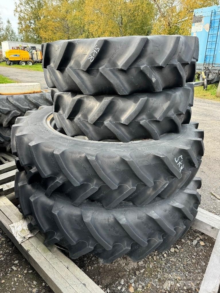 Goodyear 13.6R38 타이어, 휠 및 림
