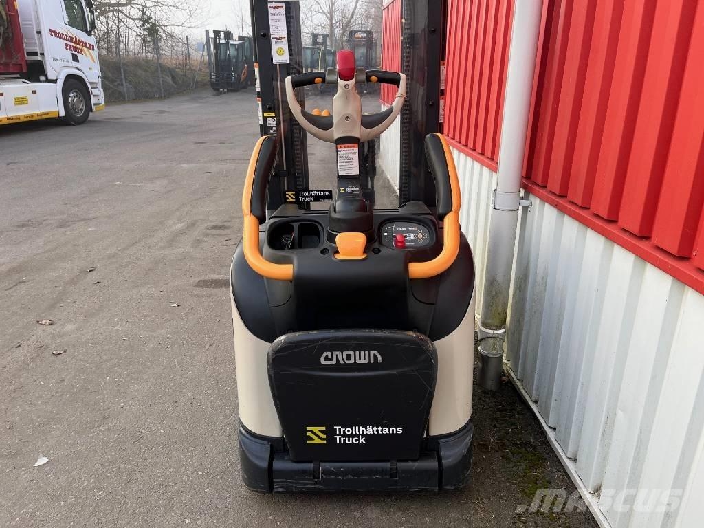 Crown ETi 4000-1.2 포크리프트