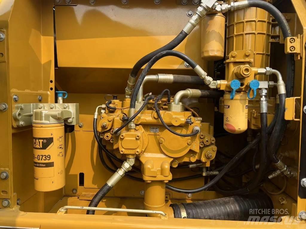 CAT 320 D 대형 굴삭기 29톤 이상