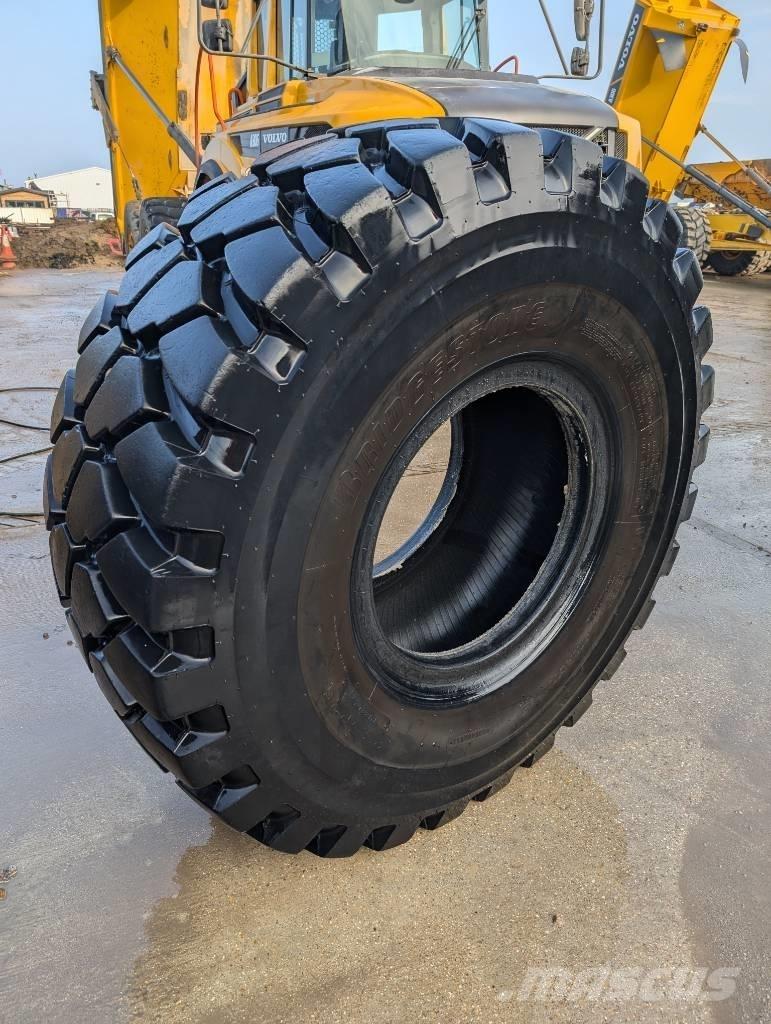 Bridgestone VLTS 타이어, 휠 및 림
