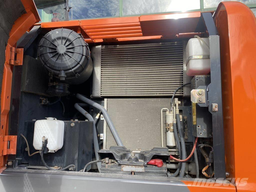 Hitachi ZX 140 W-3  휠 굴삭기