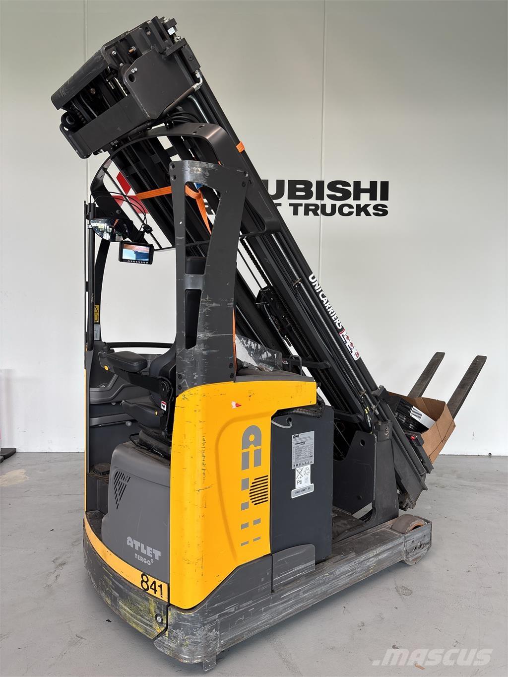 Atlet UMS200 리치 트럭