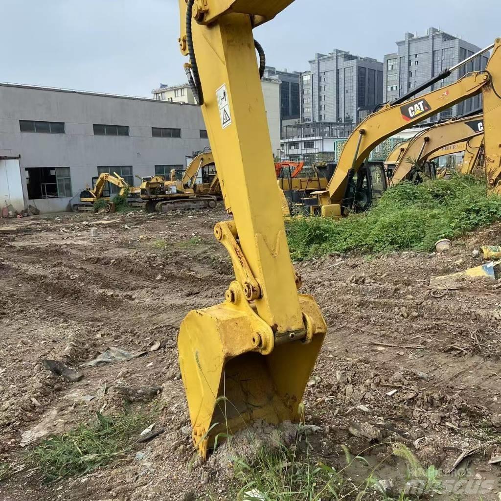 Komatsu PC 60 대형 굴삭기 29톤 이상