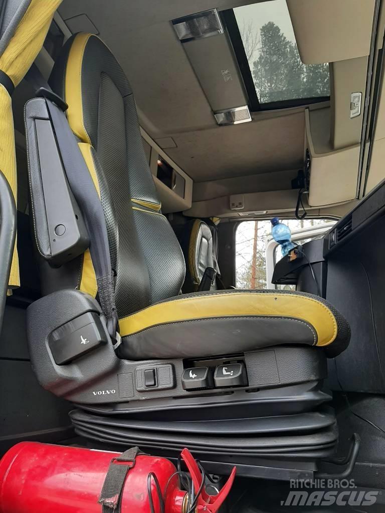 Volvo FH 13 목재 트럭