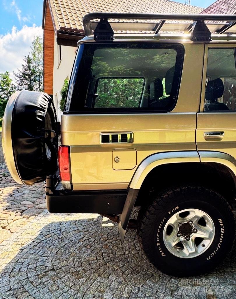 Toyota Landcruiser 크로스컨트리 차량