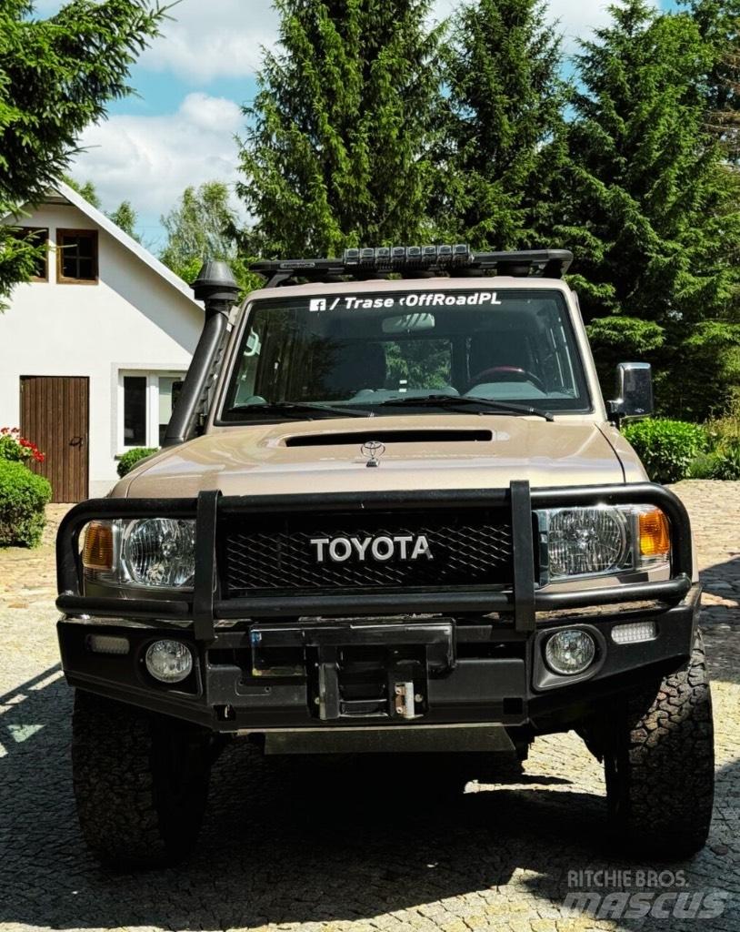 Toyota Landcruiser 크로스컨트리 차량
